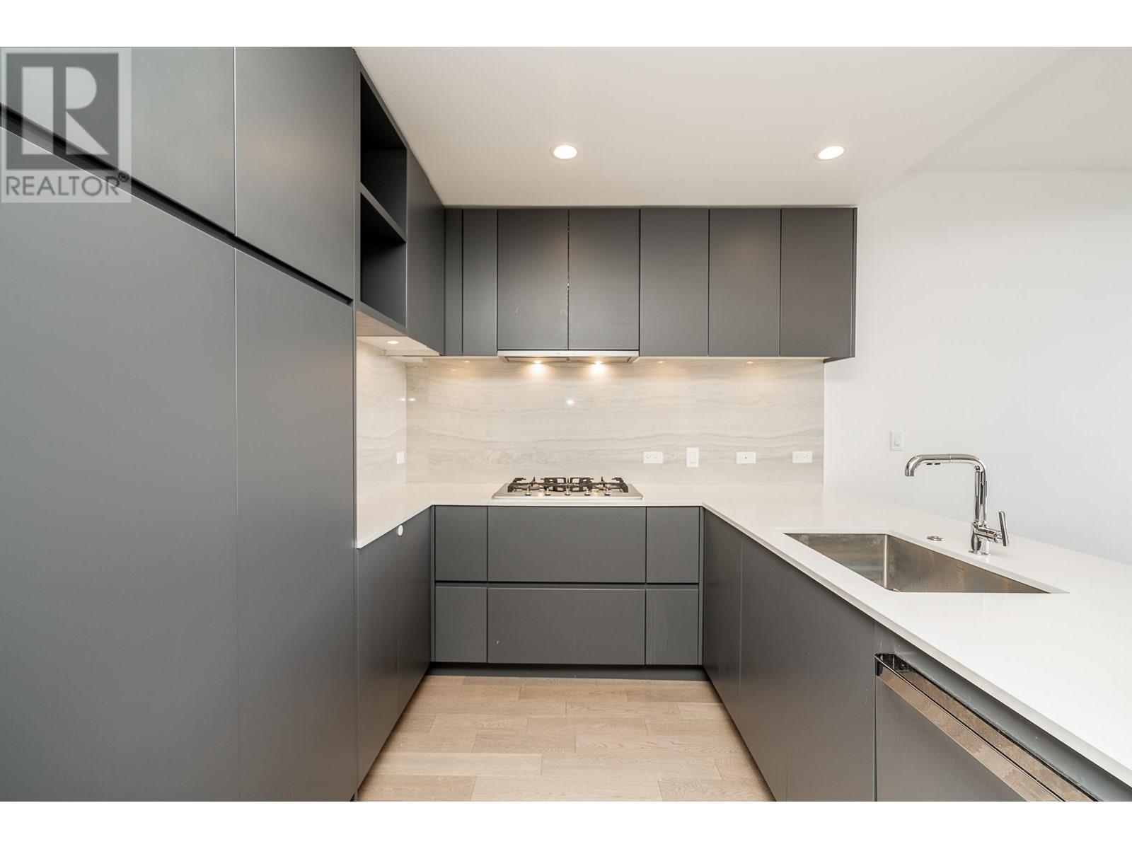 Photo 4 of 2401 450 Westview Street, Coquitlam BC