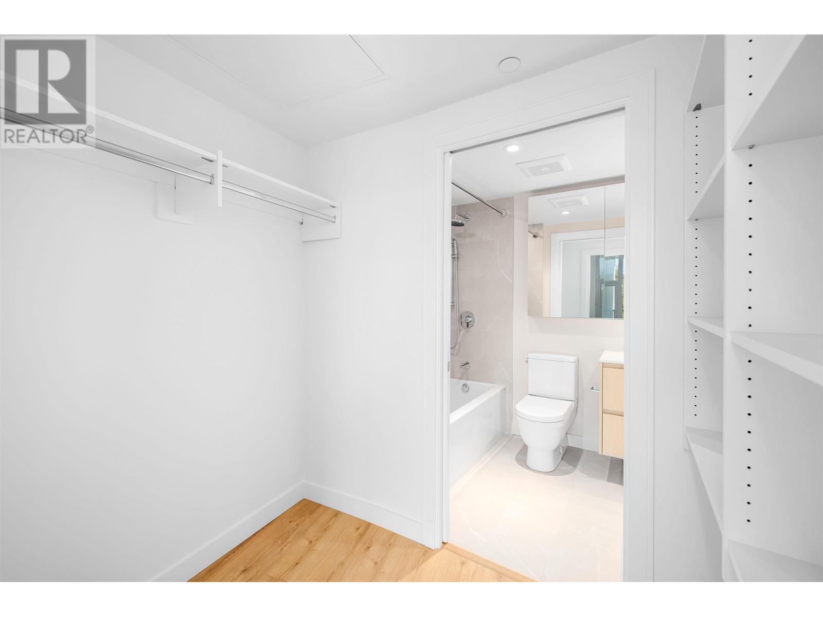 Photo 10 of 618 1500 Fern Street, North Vancouver BC