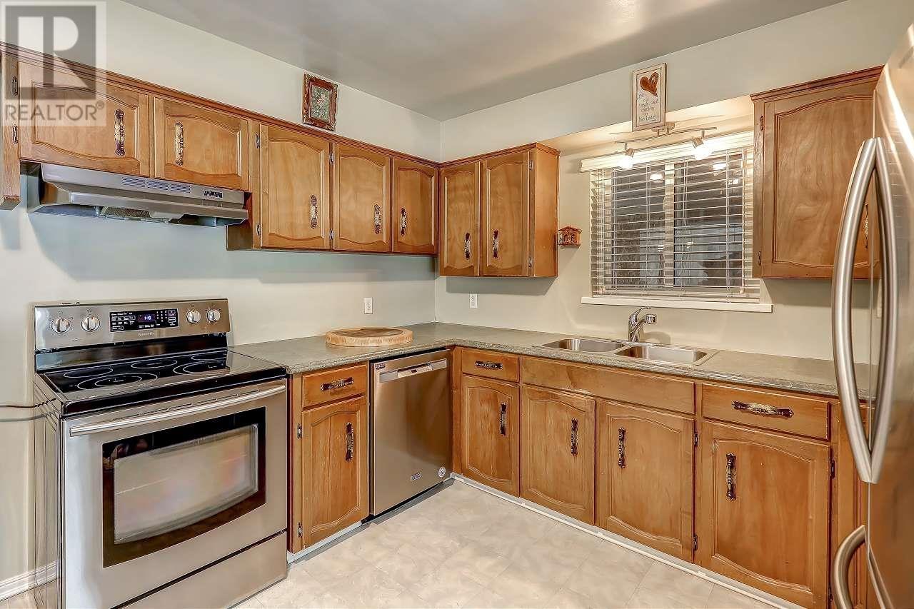 Photo 12 of 23979 118 Avenue, Maple Ridge BC