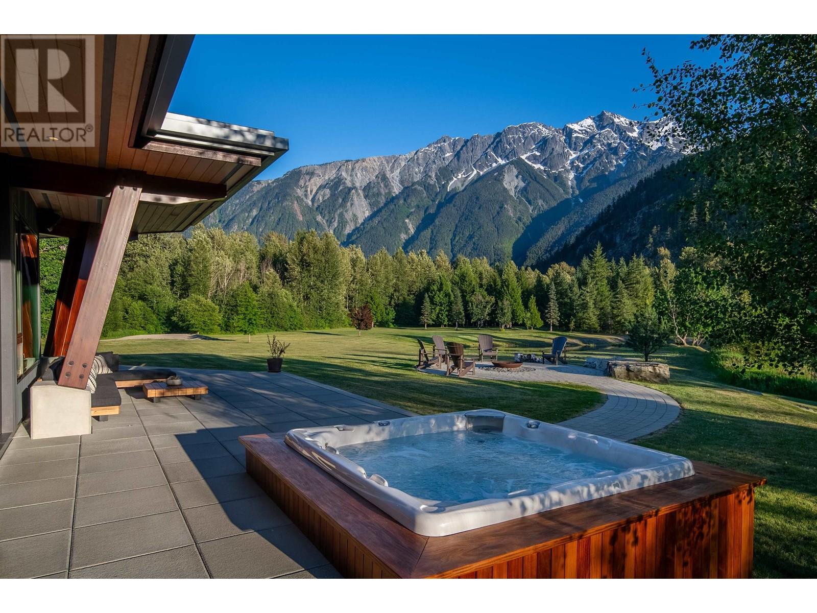 1500 SEA TO SKY HIGHWAY, Pemberton