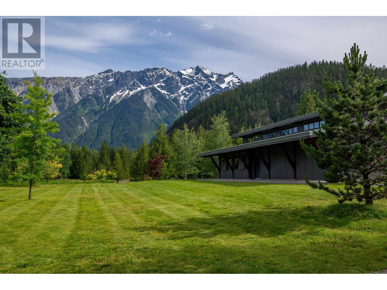 1500 SEA TO SKY HIGHWAY, Pemberton