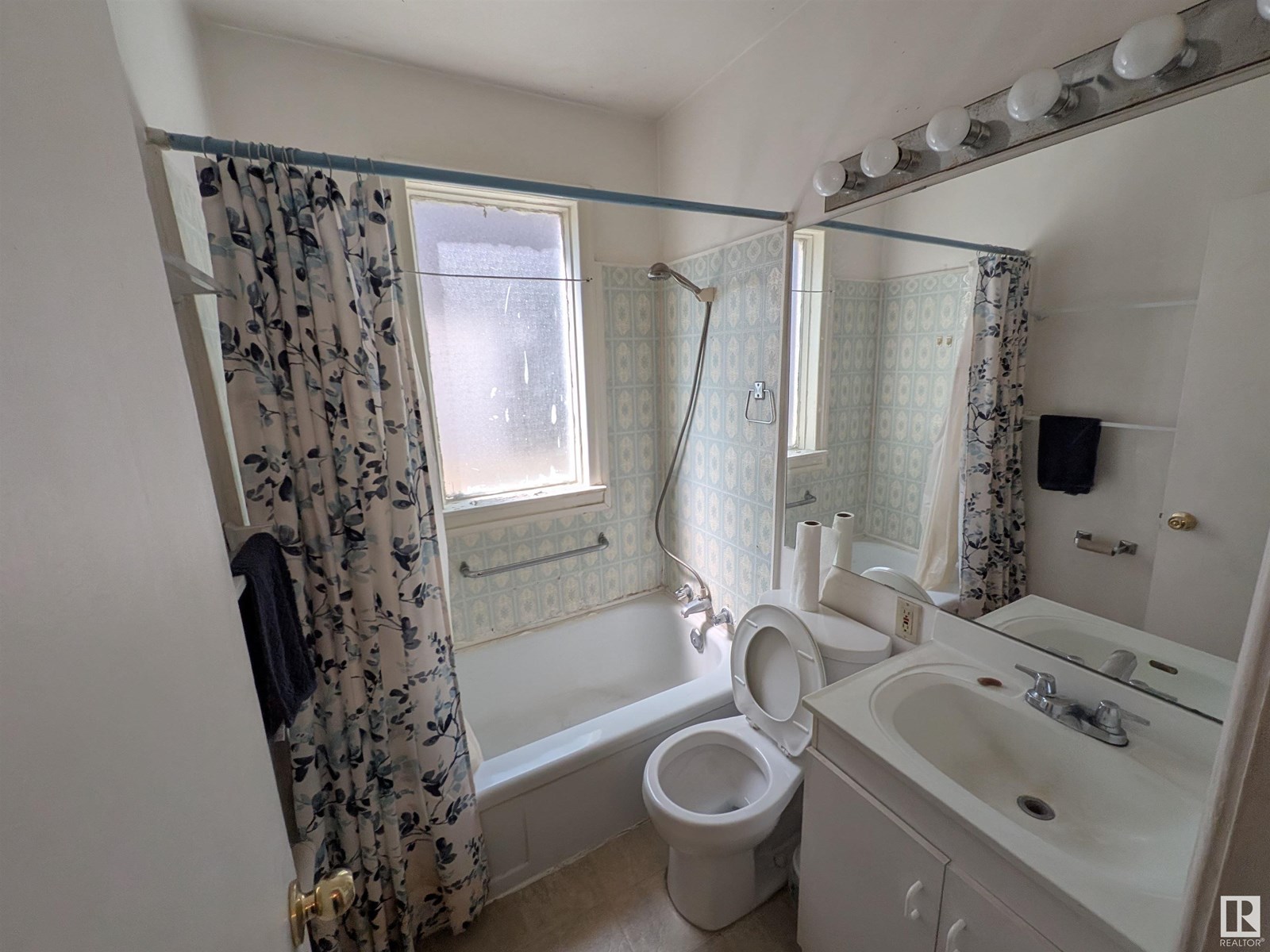 Photo 3 of 8315 81 Av Nw, Edmonton AB