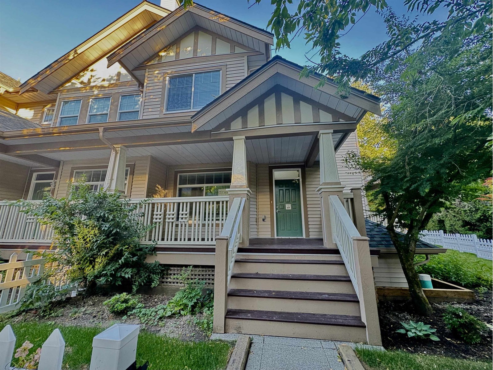 Photo 2 of 69 2678 King George Boulevard, Surrey BC
