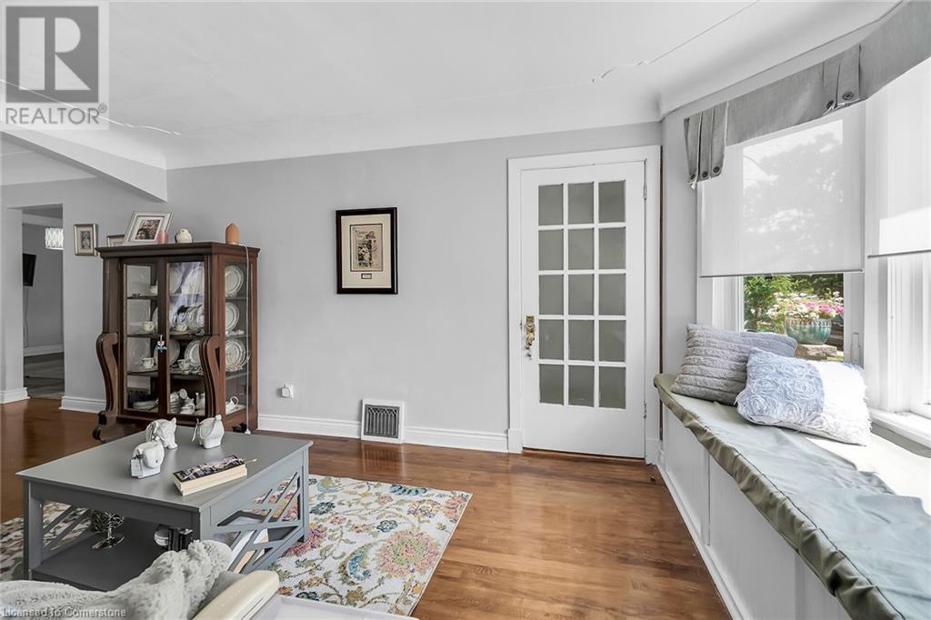 Photo 10 of 118 East 6th Street, Hamilton ON
