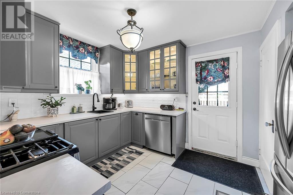 Photo 16 of 118 East 6th Street, Hamilton ON