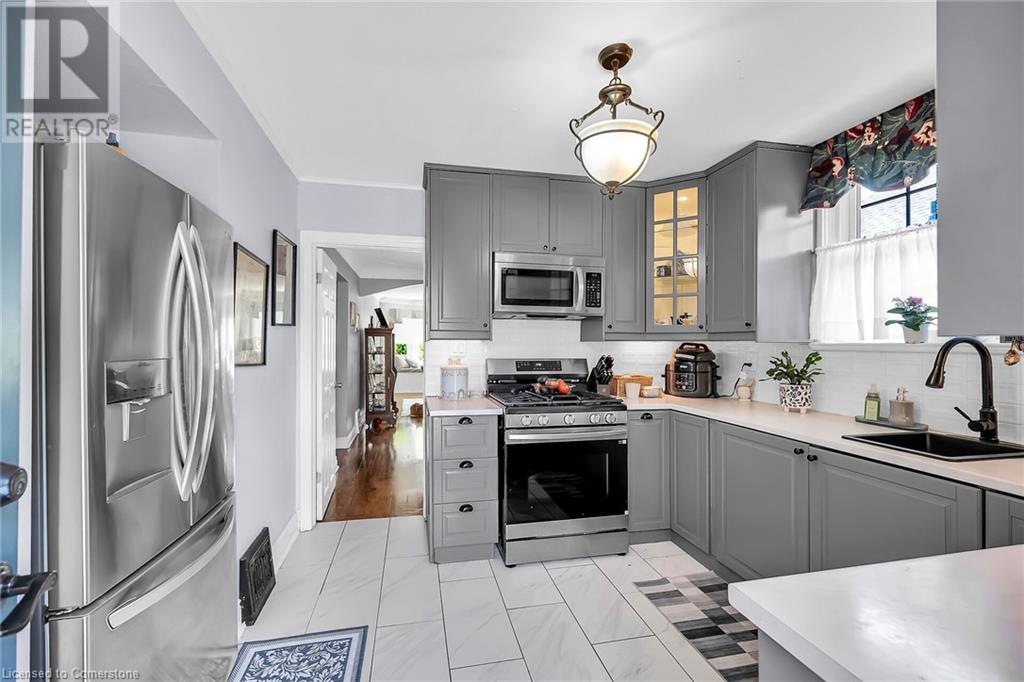 Photo 17 of 118 East 6th Street, Hamilton ON