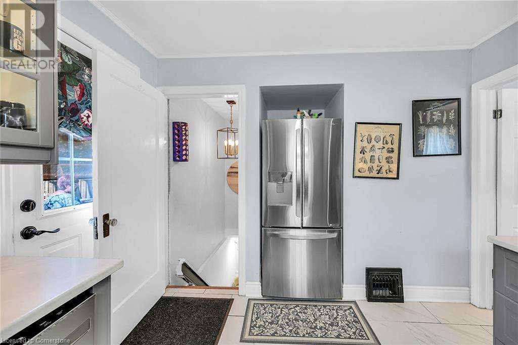 Photo 19 of 118 East 6th Street, Hamilton ON