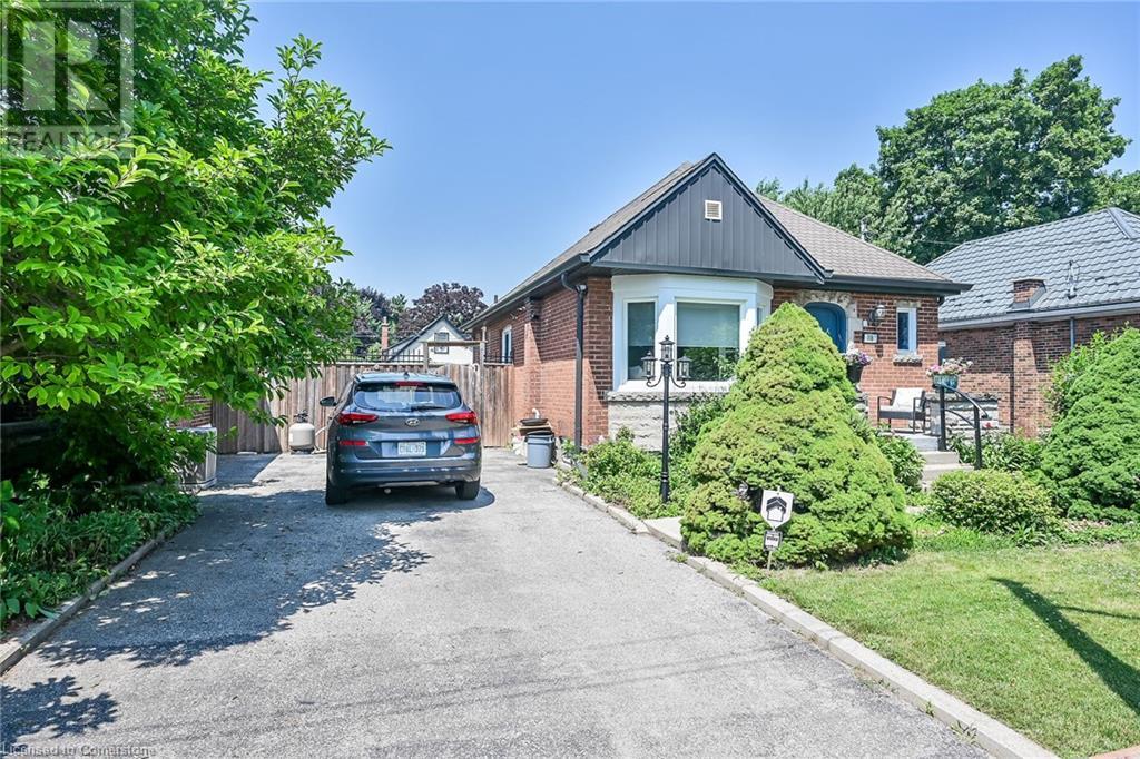 Photo 2 of 118 East 6th Street, Hamilton ON