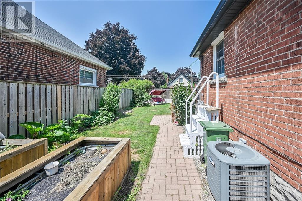 Photo 35 of 118 East 6th Street, Hamilton ON