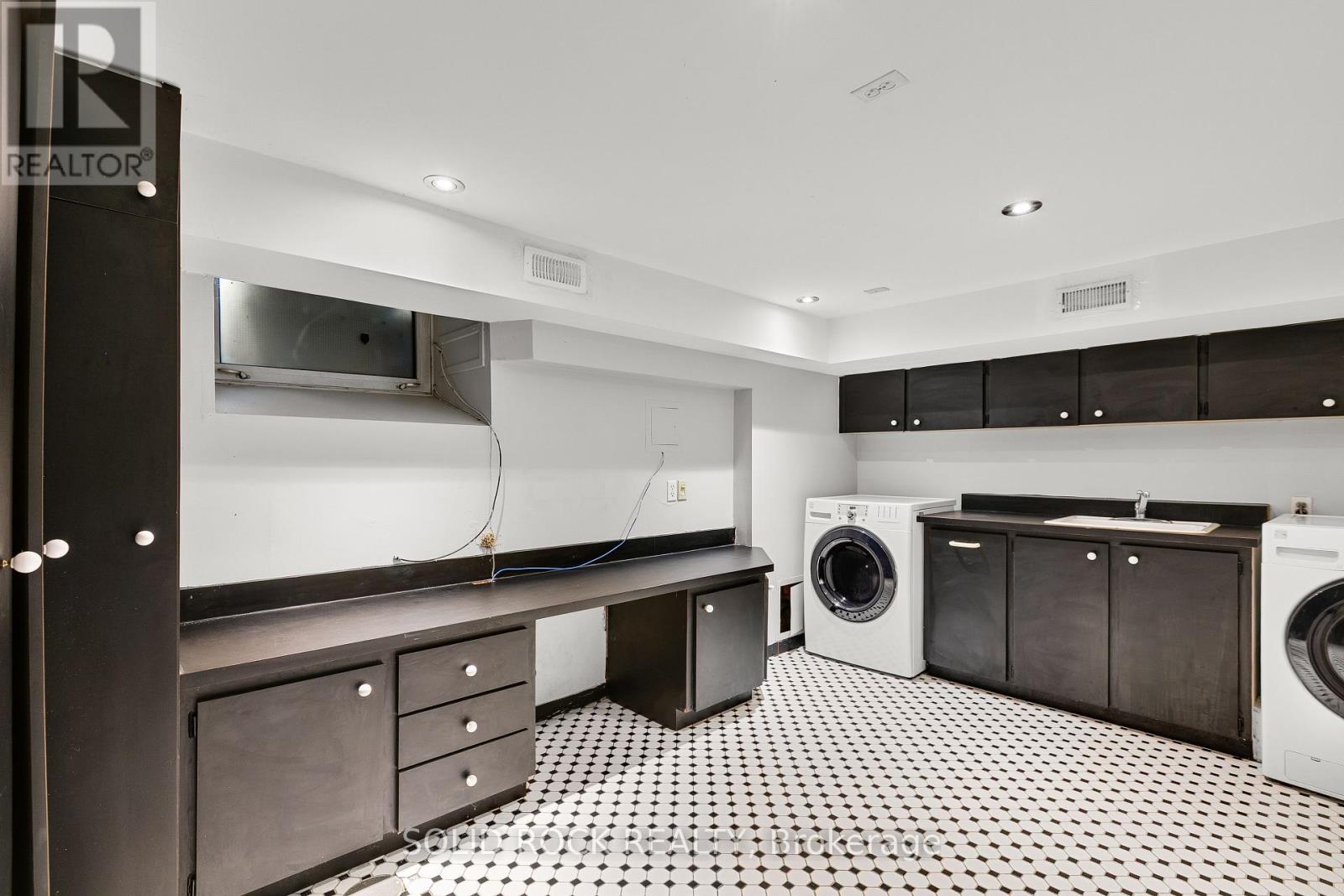 Photo 4 of 541 Besserer Street, Ottawa ON