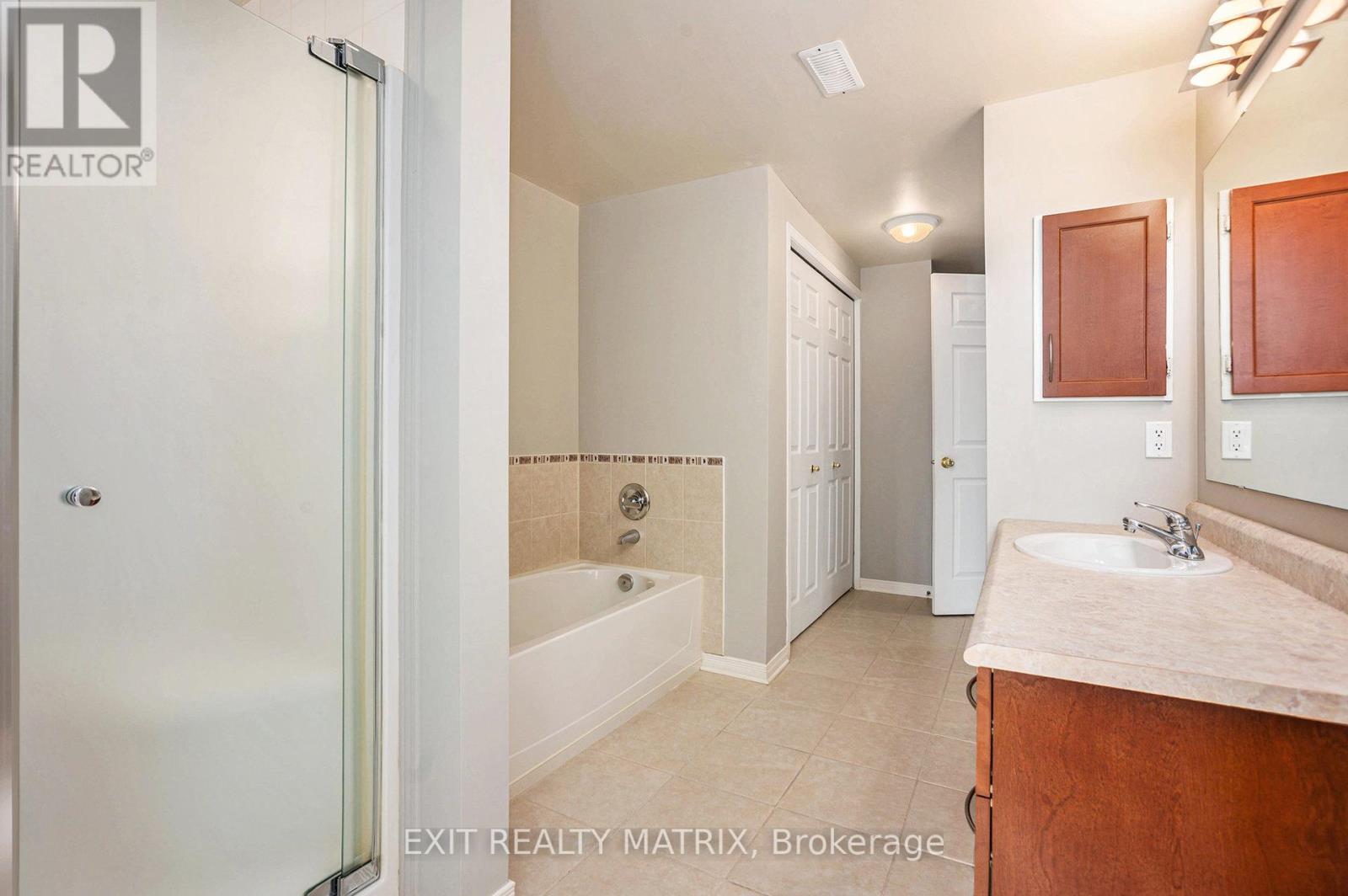 Photo 10 of 4 2086 Valin Street, Ottawa ON