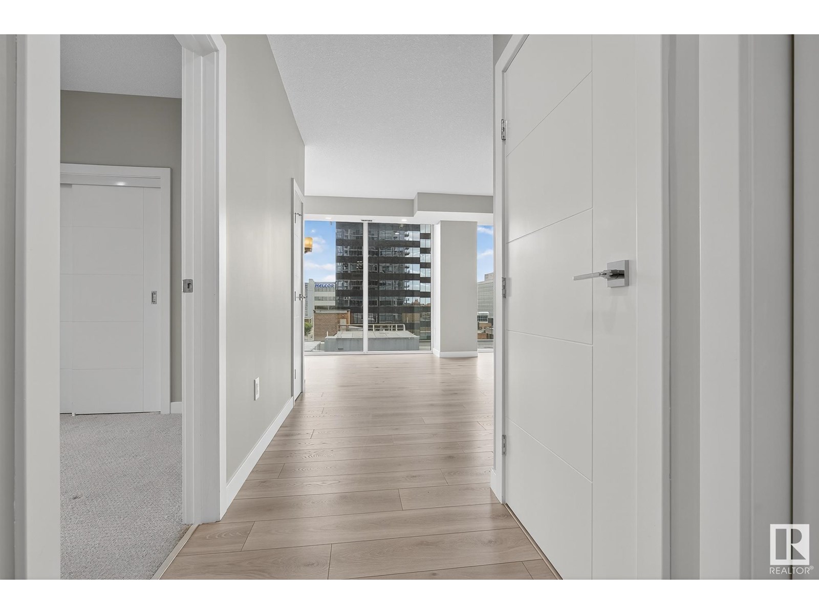 Photo 7 of 900 10180 103 St Nw, Edmonton AB