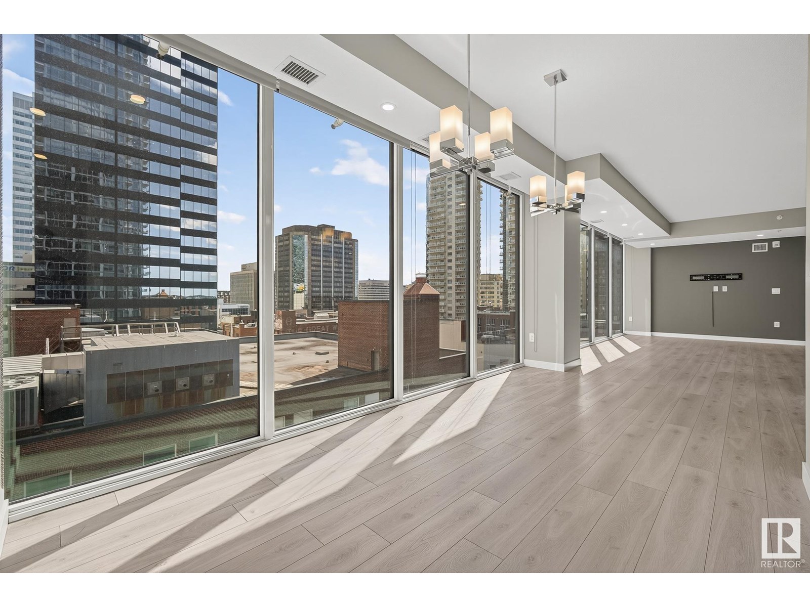 Photo 17 of 900 10180 103 St Nw, Edmonton AB