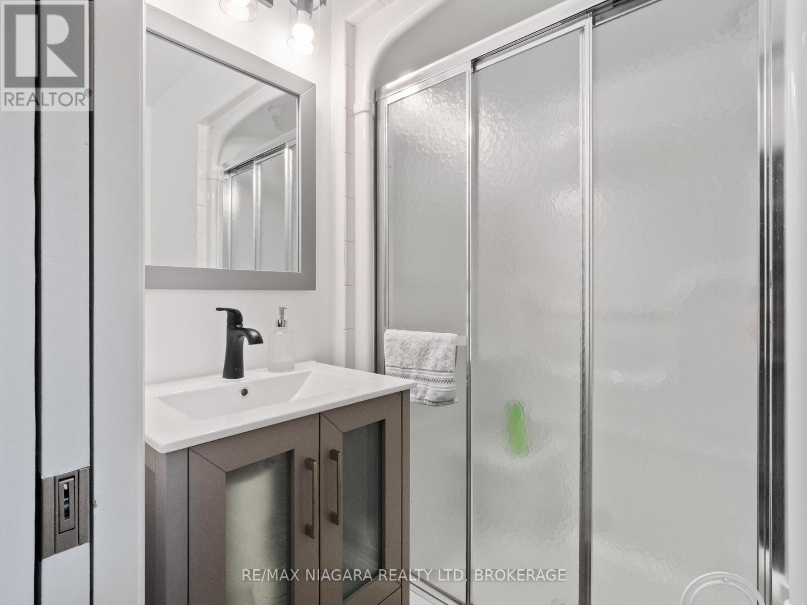 Photo 21 of 2738 Moyer Street, Pelham ON