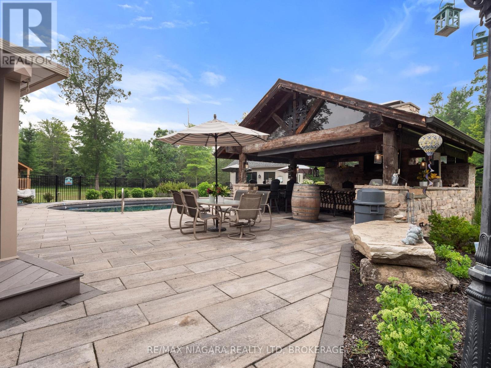 Photo 10 of 2738 Moyer Street, Pelham ON