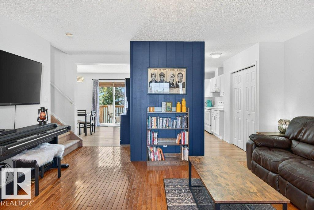 Photo 5 of 8329 160 Av Nw, Edmonton AB