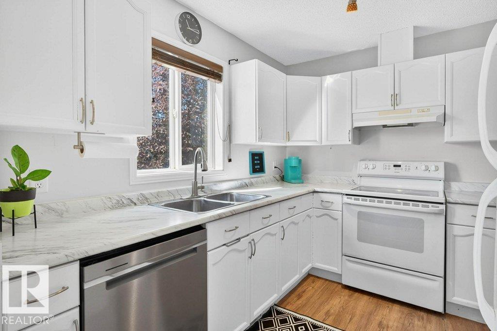 Photo 8 of 8329 160 Av Nw, Edmonton AB