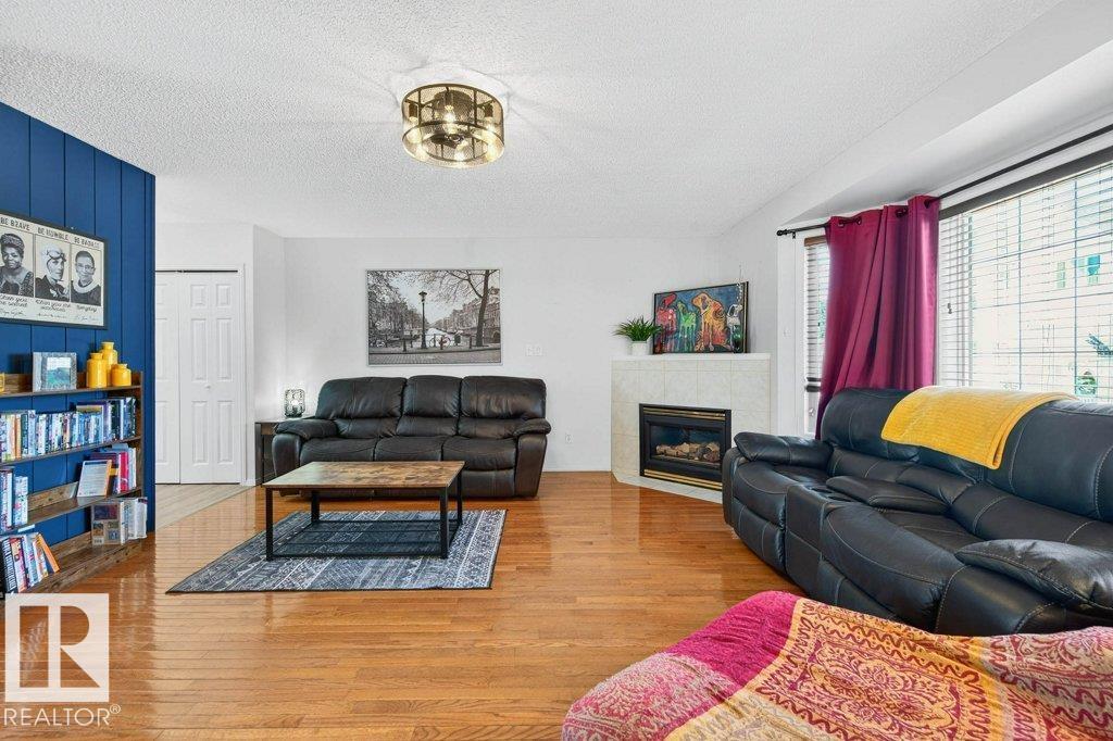 Photo 2 of 8329 160 Av Nw, Edmonton AB
