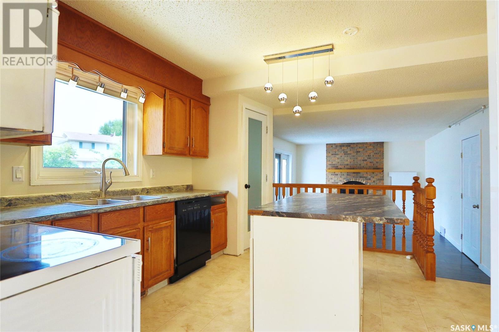 Photo 7 of 2926 Partridge Crescent, Regina SK