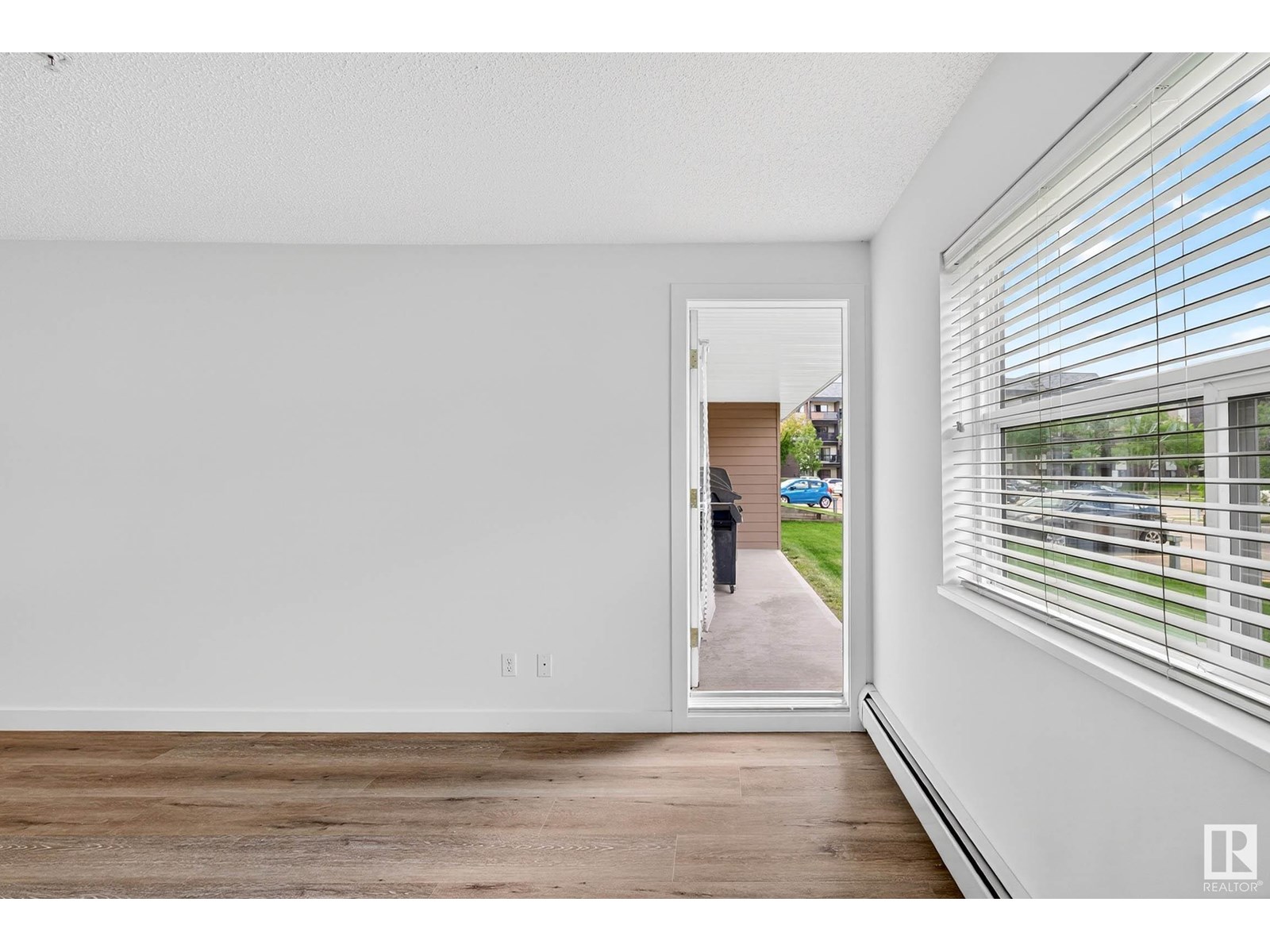 Photo 11 of 121 17404 64 Av Nw, Edmonton AB