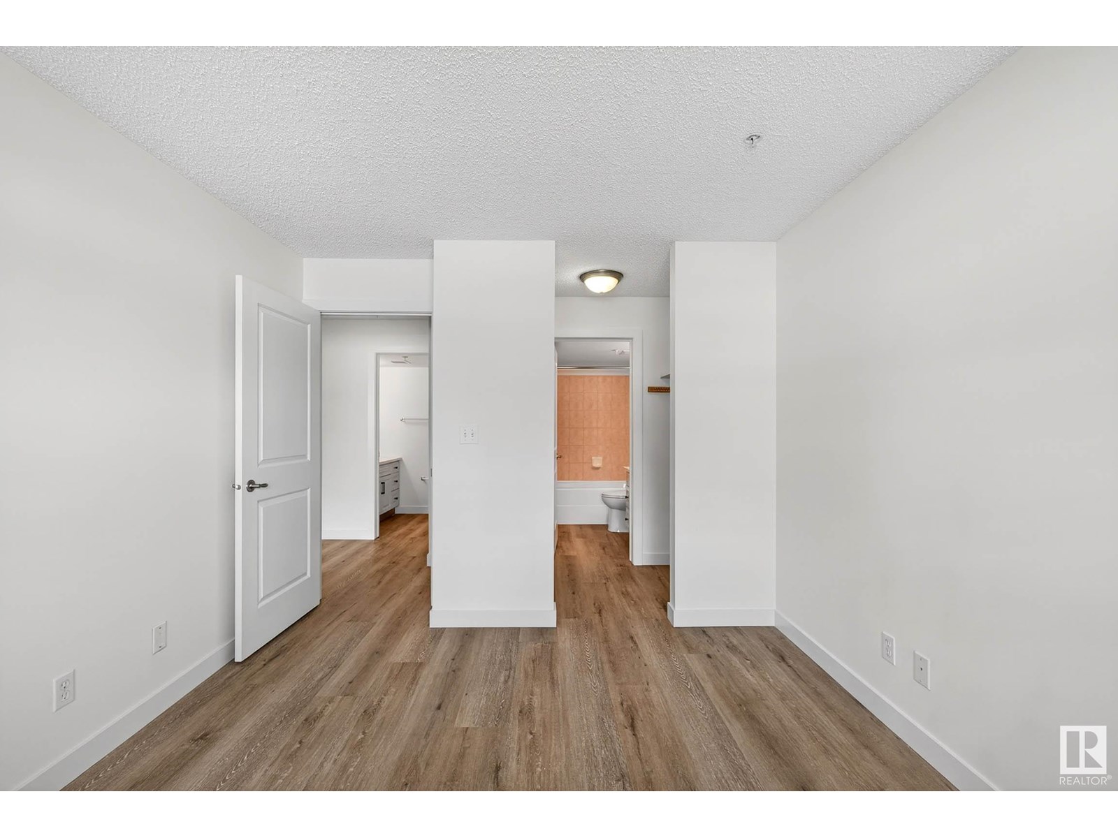 Photo 14 of 121 17404 64 Av Nw, Edmonton AB