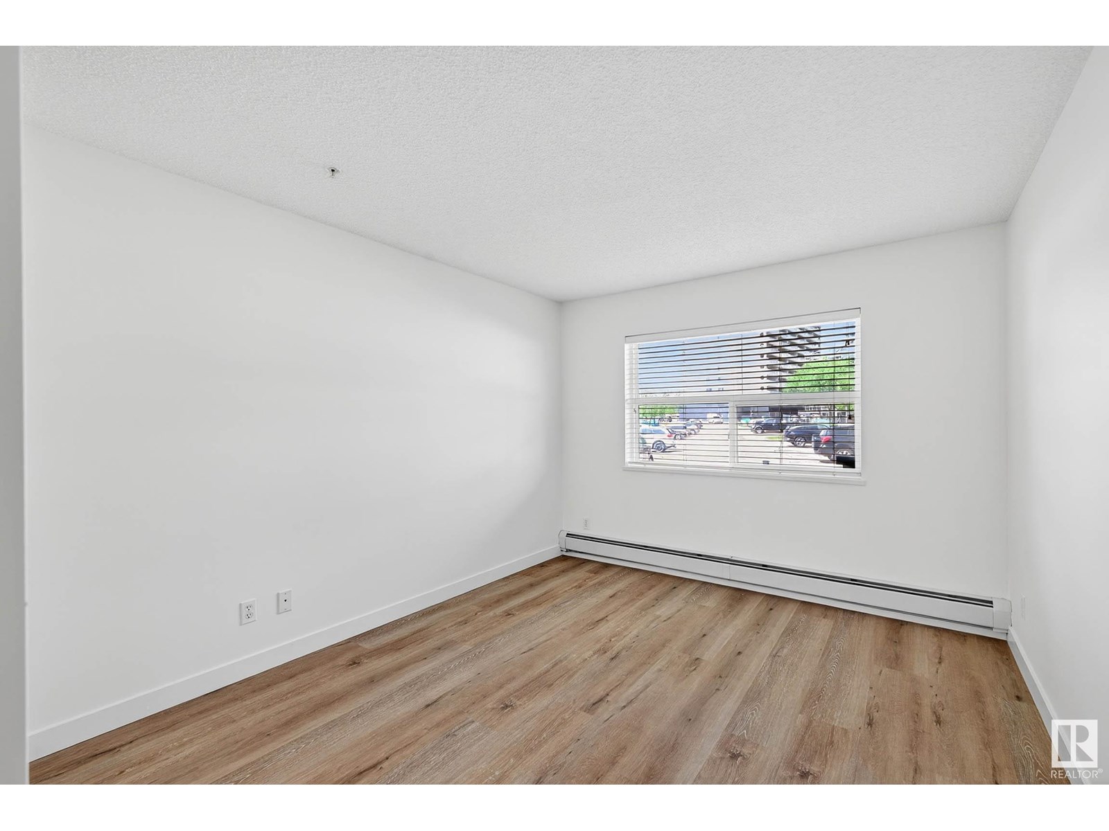 Photo 15 of 121 17404 64 Av Nw, Edmonton AB