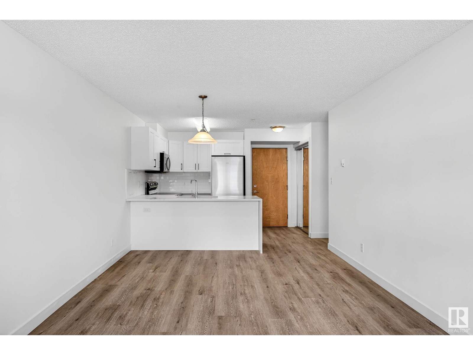 Photo 9 of 121 17404 64 Av Nw, Edmonton AB