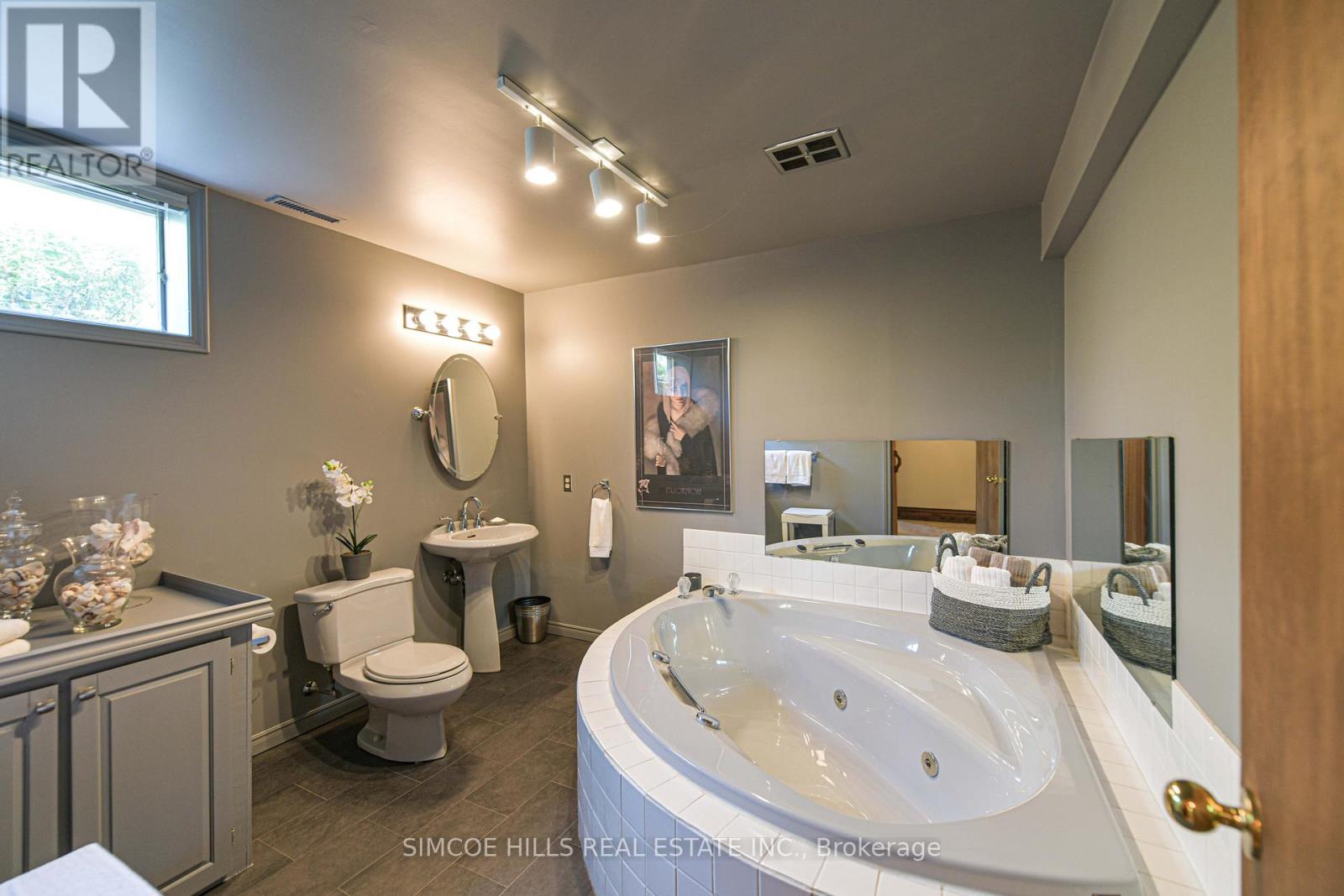 Photo 26 of 131 Courtland Street, Ramara ON