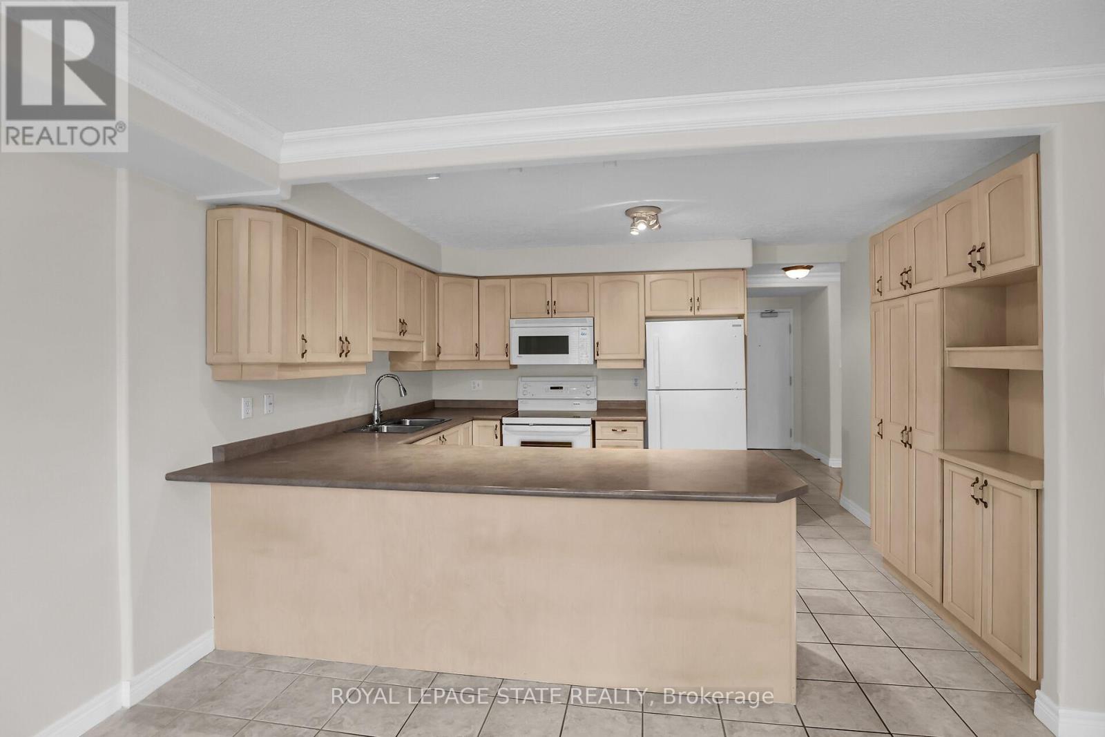 Photo 15 of 202 1272 Ontario Street, Burlington ON