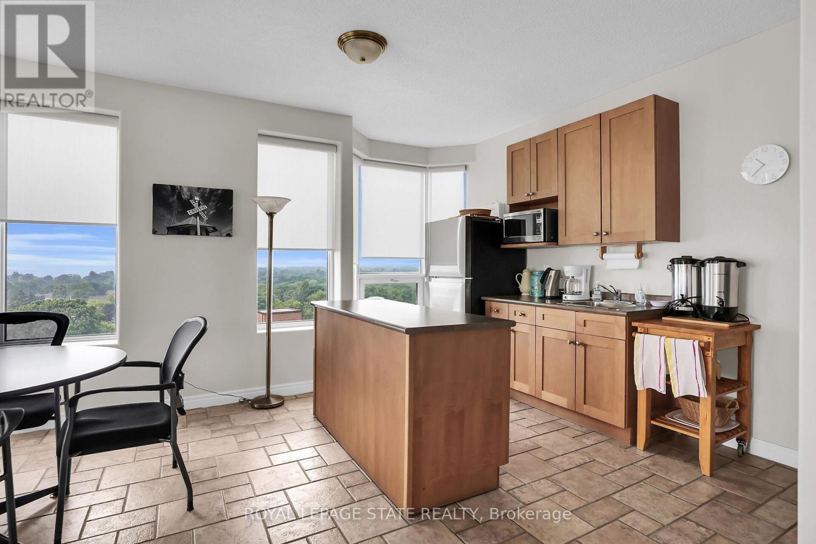 Photo 6 of 202 1272 Ontario Street, Burlington ON