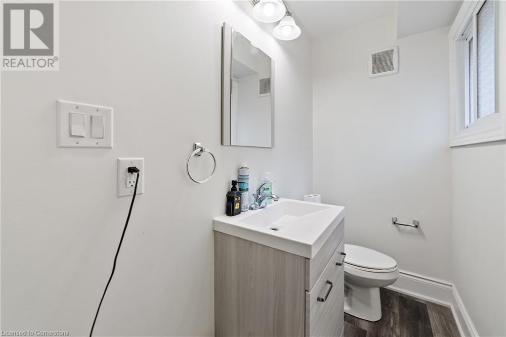 Photo 17 of 220 Caroline Street S, Hamilton ON