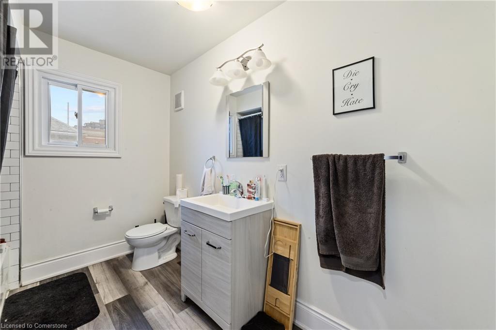 Photo 16 of 220 Caroline Street S, Hamilton ON