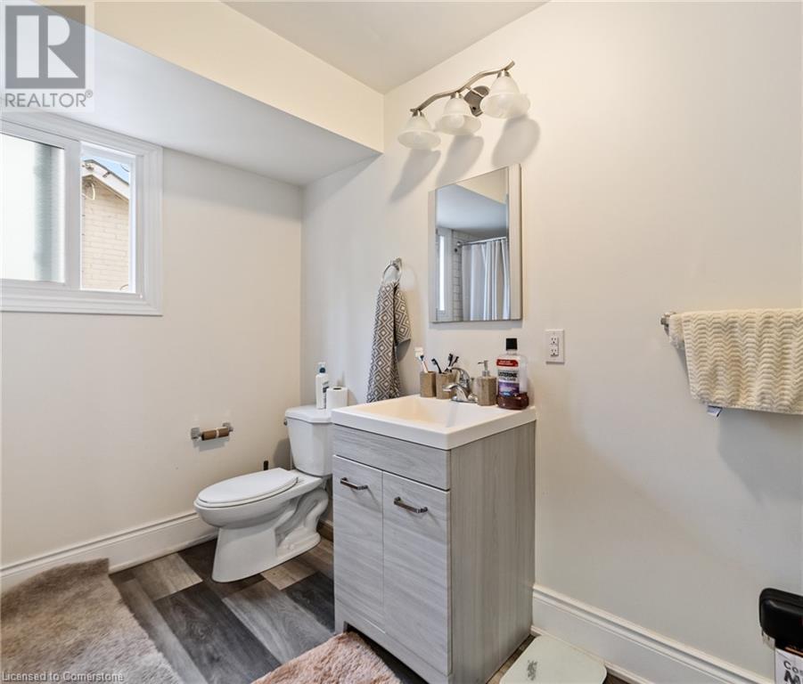 Photo 11 of 220 Caroline Street S, Hamilton ON
