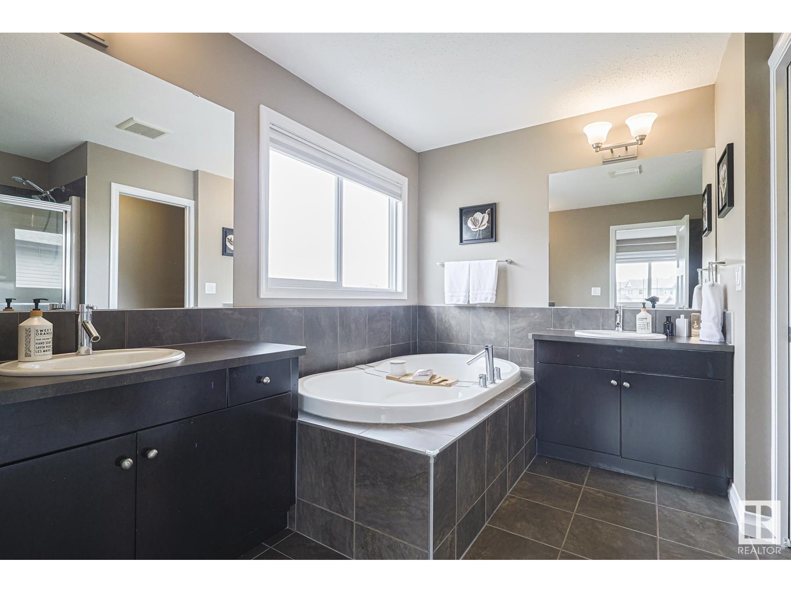 Photo 35 of 5506 168 A Av Nw, Edmonton AB
