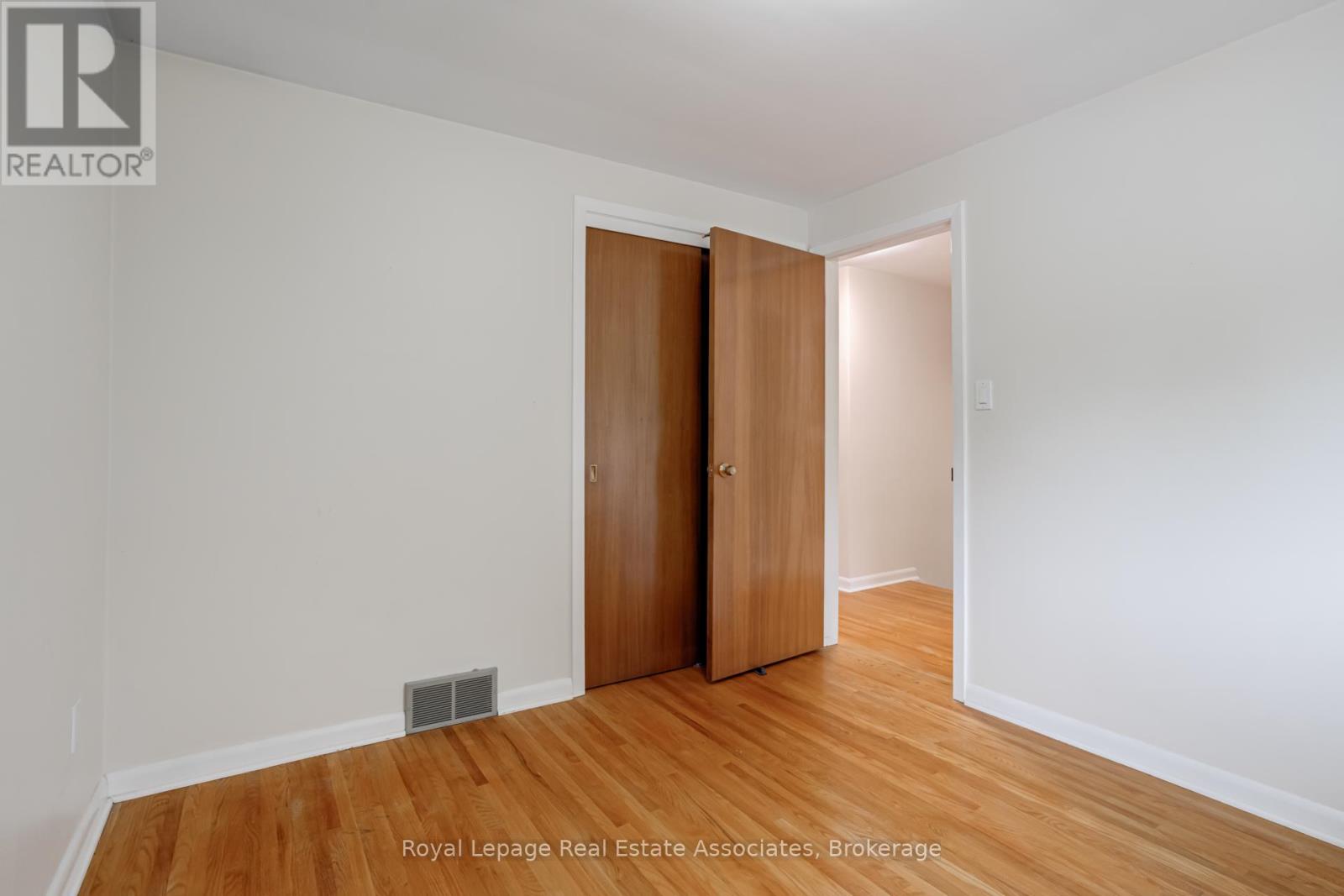 Photo 2 of 36 Trelawne Drive, St Catharines ON