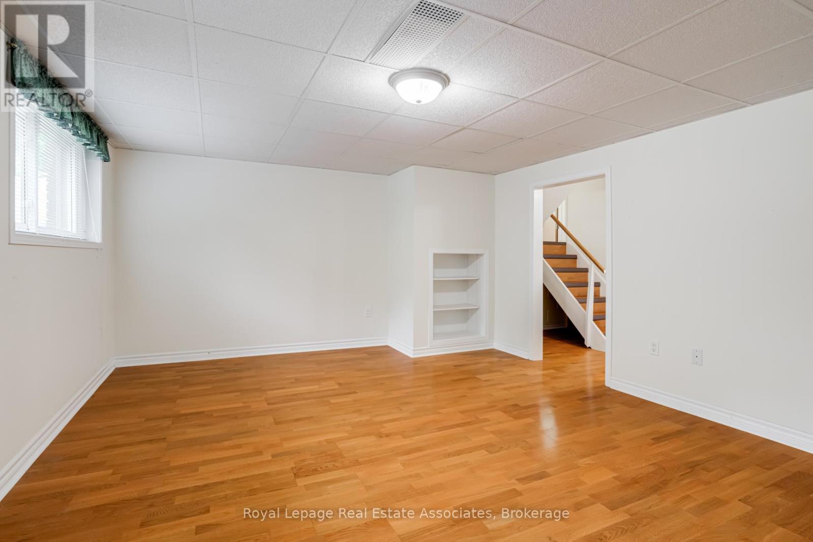 Photo 27 of 36 Trelawne Drive, St Catharines ON