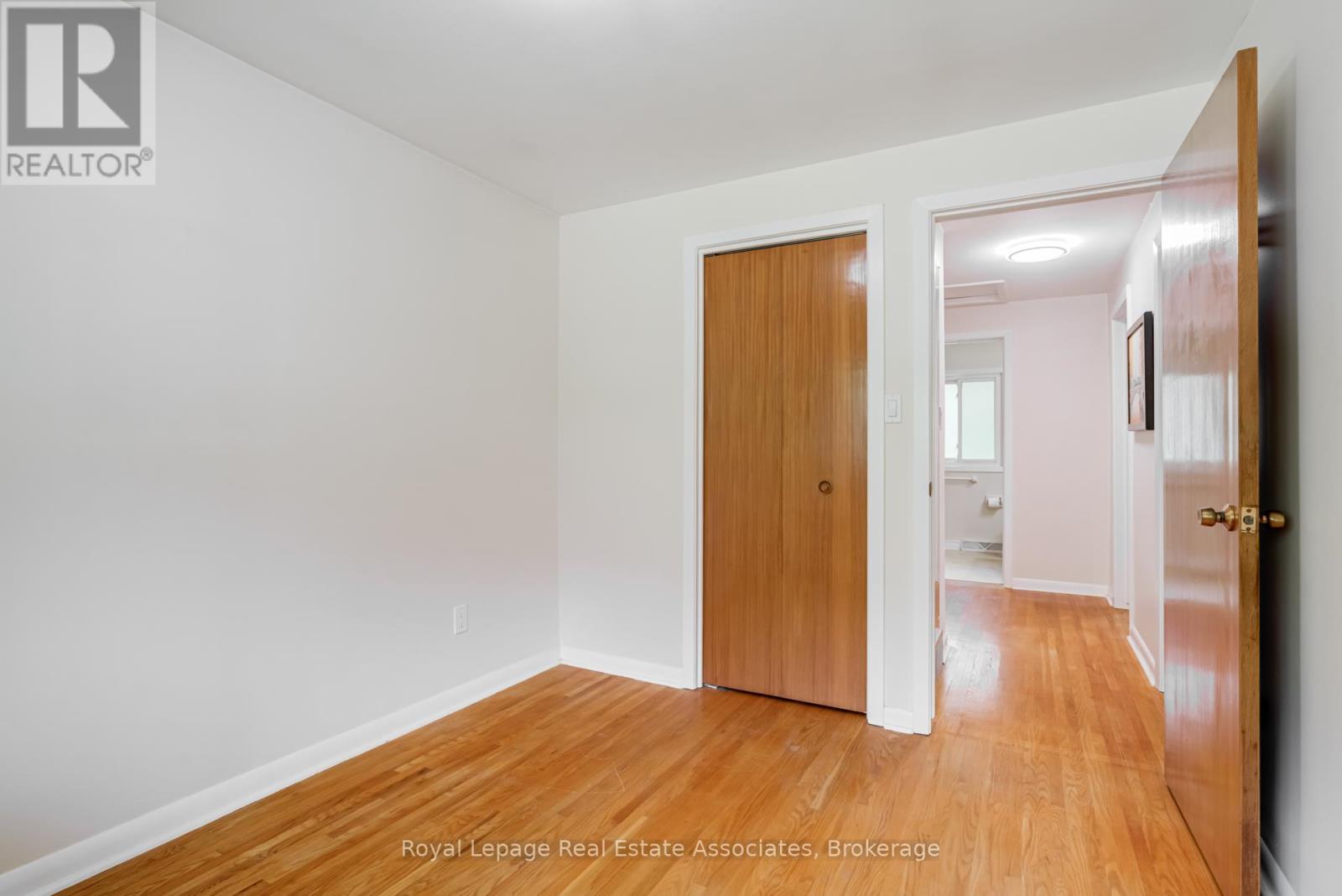Photo 18 of 36 Trelawne Drive, St Catharines ON