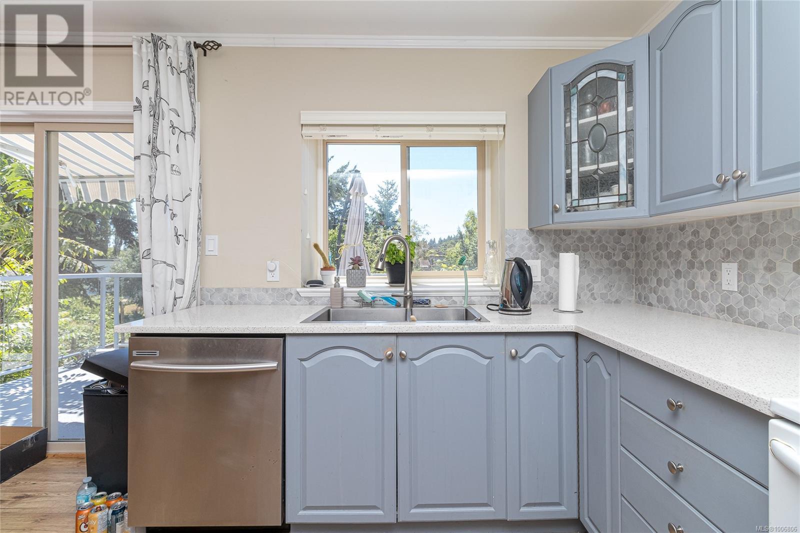 Photo 13 of 1151 Cherry Rd, Saanich BC