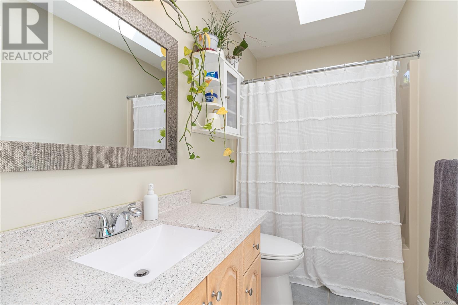 Photo 21 of 1151 Cherry Rd, Saanich BC