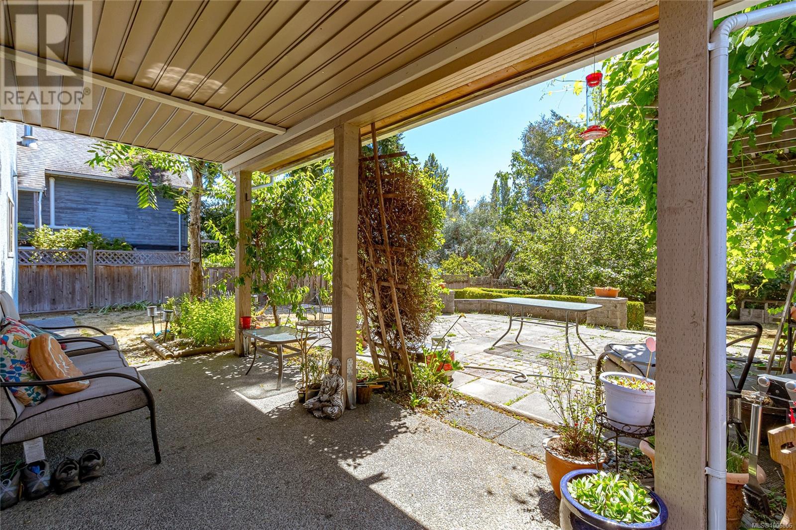 Photo 25 of 1151 Cherry Rd, Saanich BC