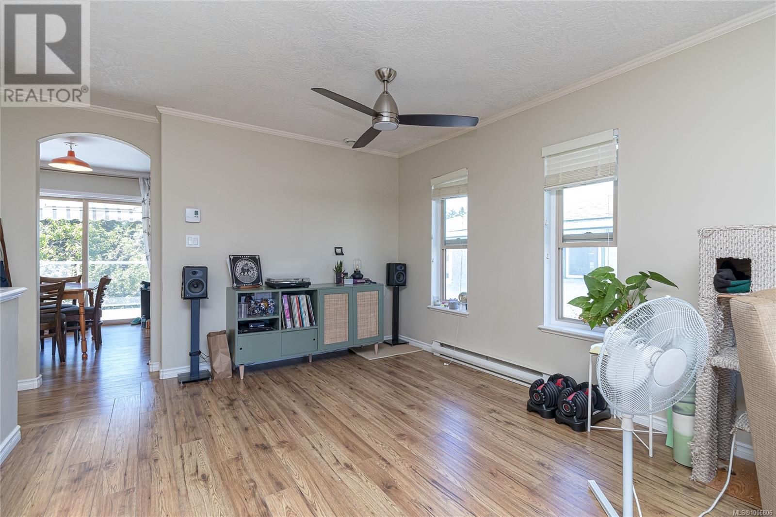 Photo 8 of 1151 Cherry Rd, Saanich BC