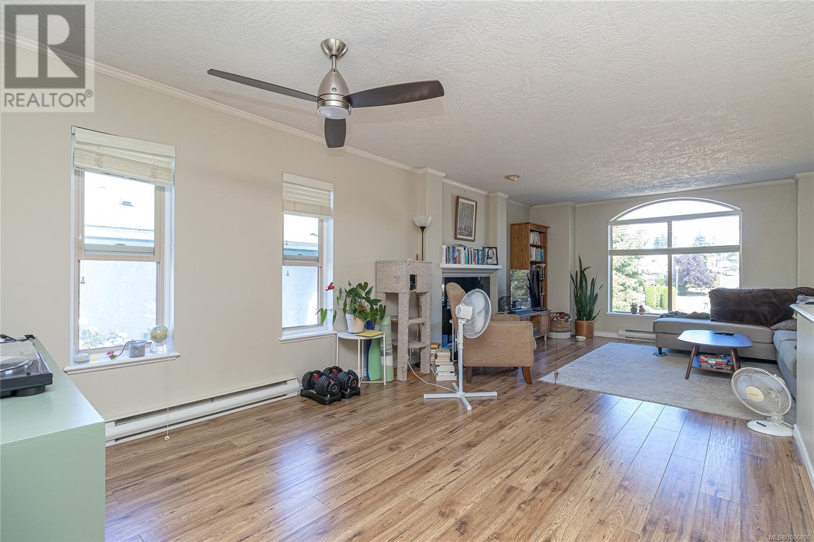 Photo 9 of 1151 Cherry Rd, Saanich BC