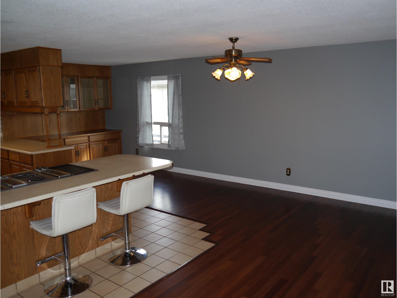 Photo 17 of 4907 4911 47th Av, Stony Plain AB