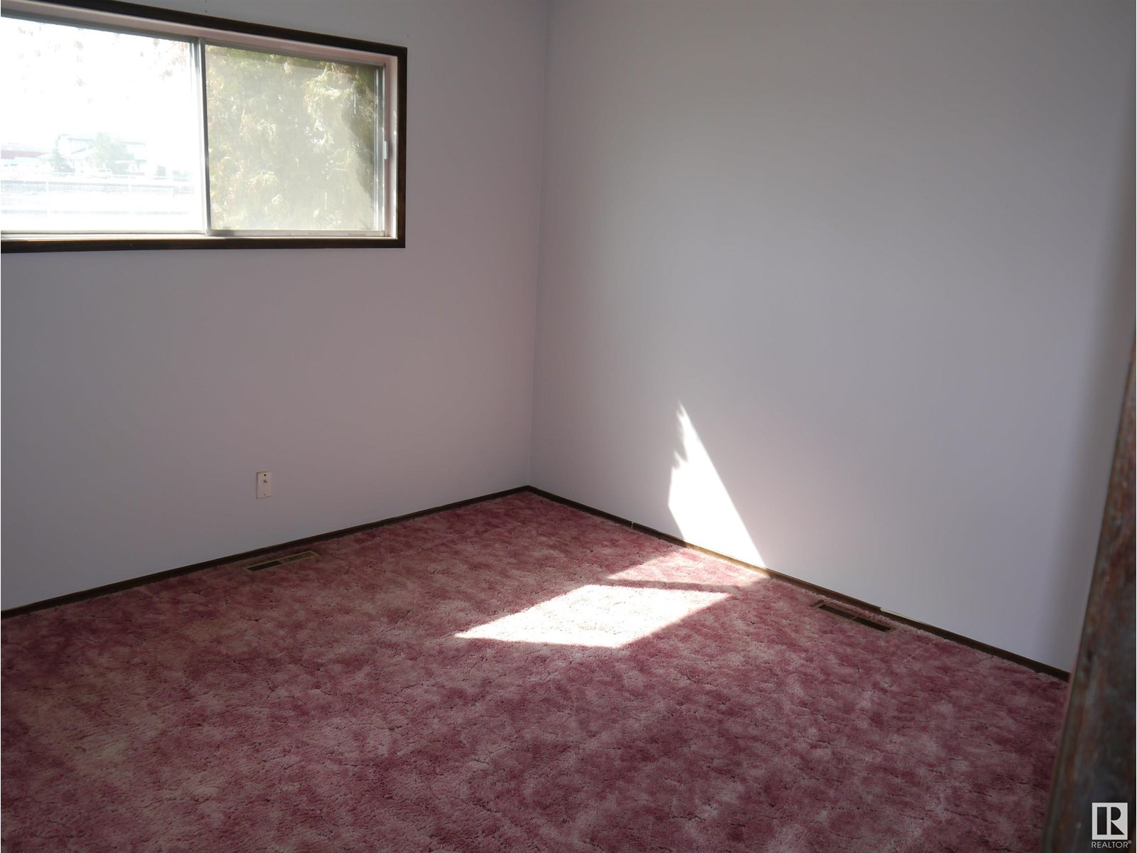 Photo 12 of 4907 4911 47th Av, Stony Plain AB