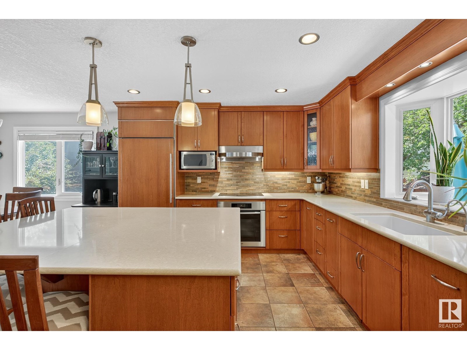 Photo 11 of 2432 106 St Nw, Edmonton AB
