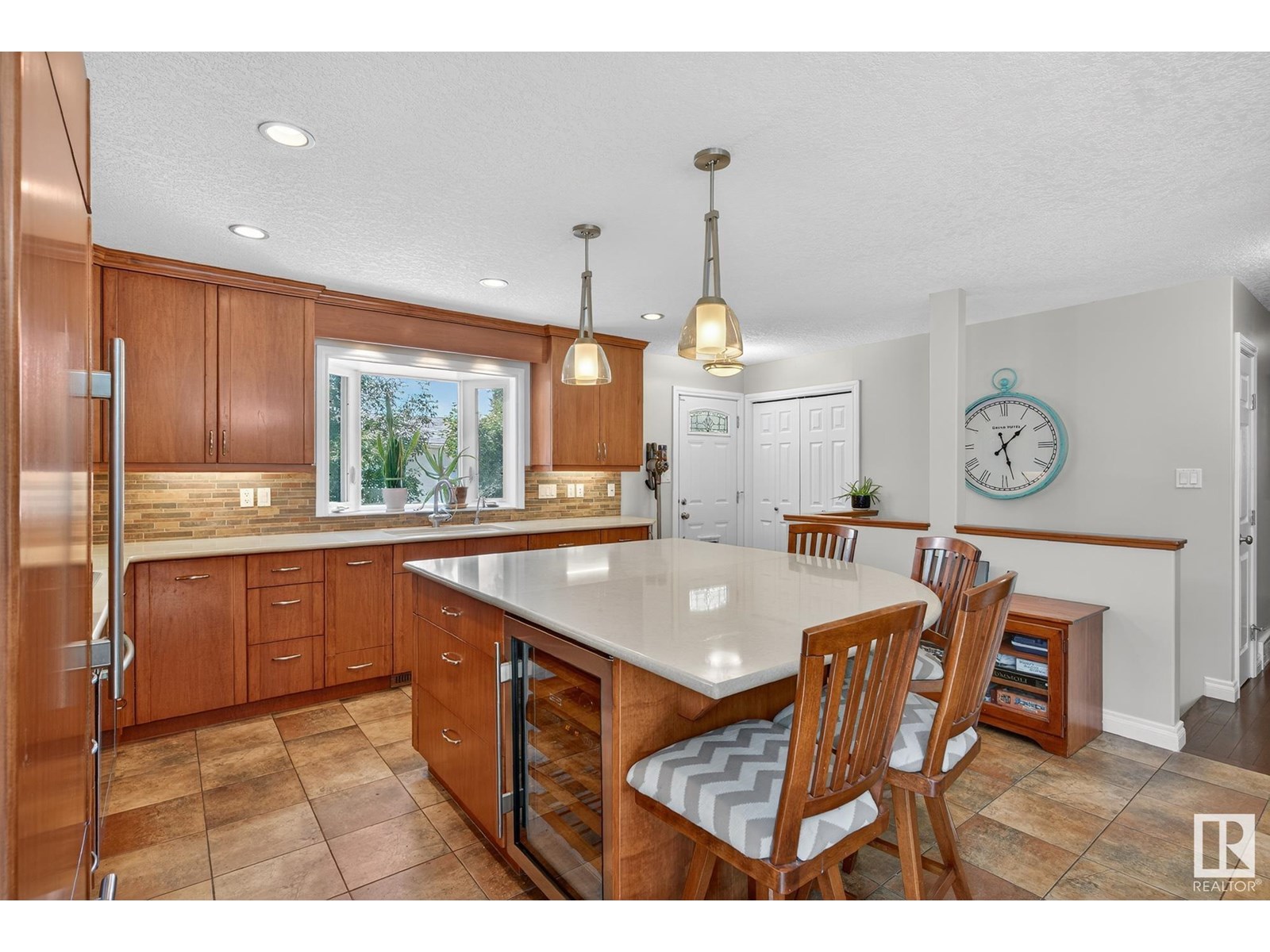 Photo 12 of 2432 106 St Nw, Edmonton AB