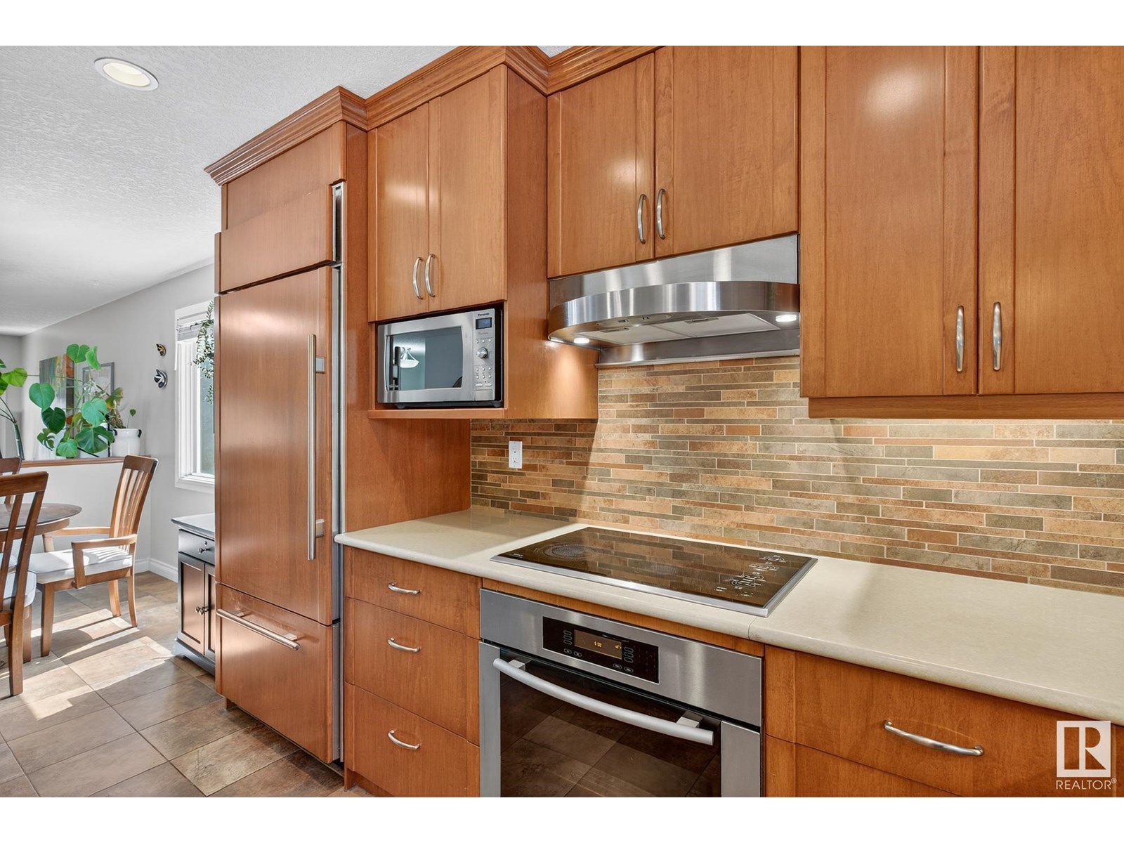 Photo 13 of 2432 106 St Nw, Edmonton AB