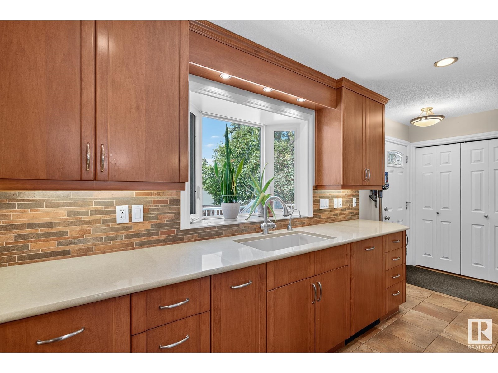 Photo 14 of 2432 106 St Nw, Edmonton AB
