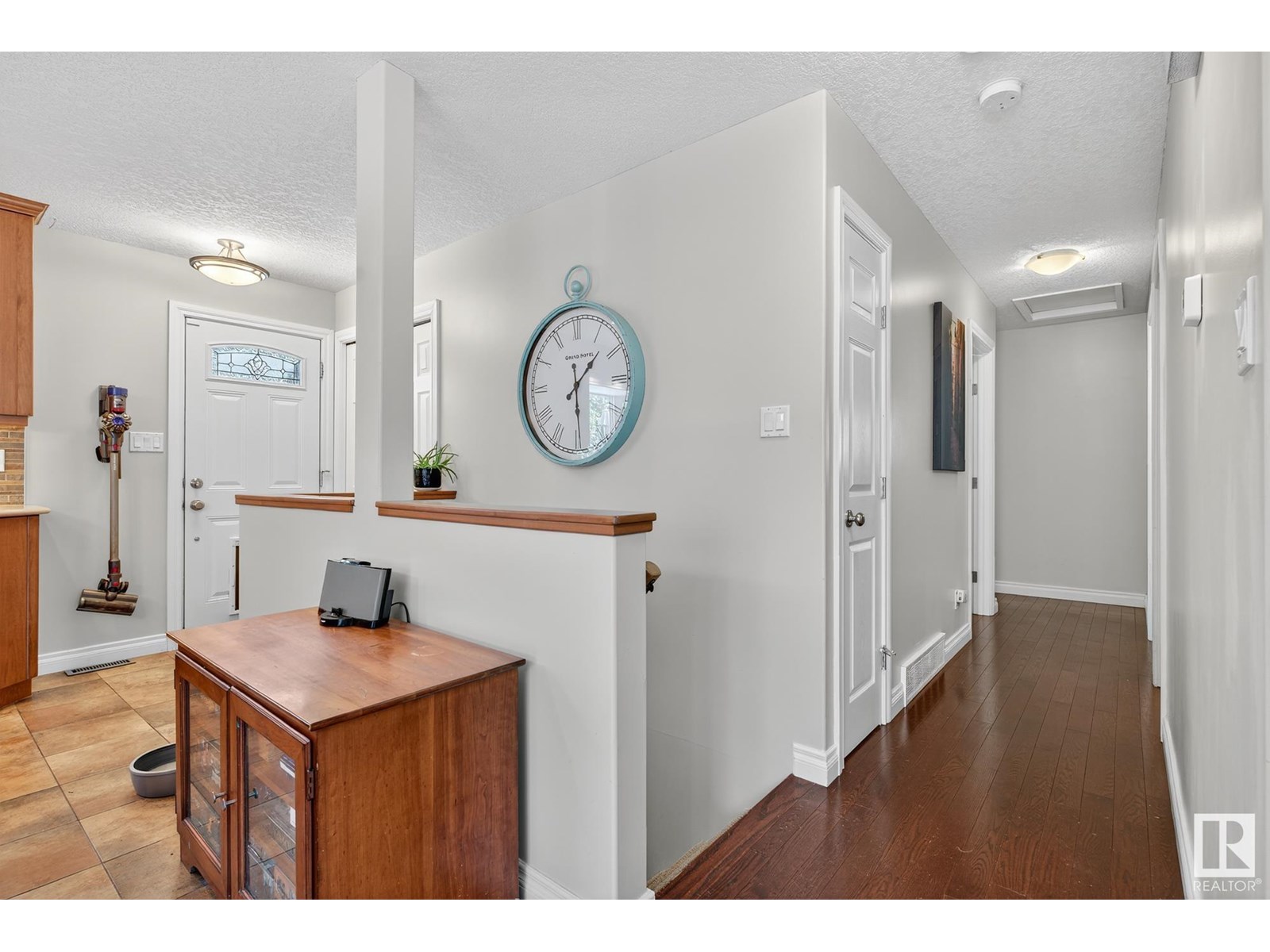 Photo 16 of 2432 106 St Nw, Edmonton AB