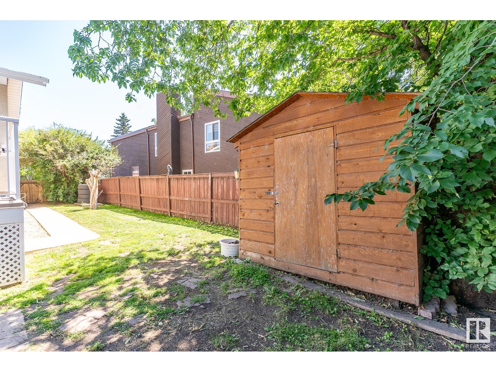 Photo 40 of 2432 106 St Nw, Edmonton AB